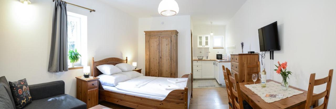 Terrace Apartments III Егер Екстериор снимка